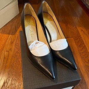 Lightly worn Cole Haan Heels.